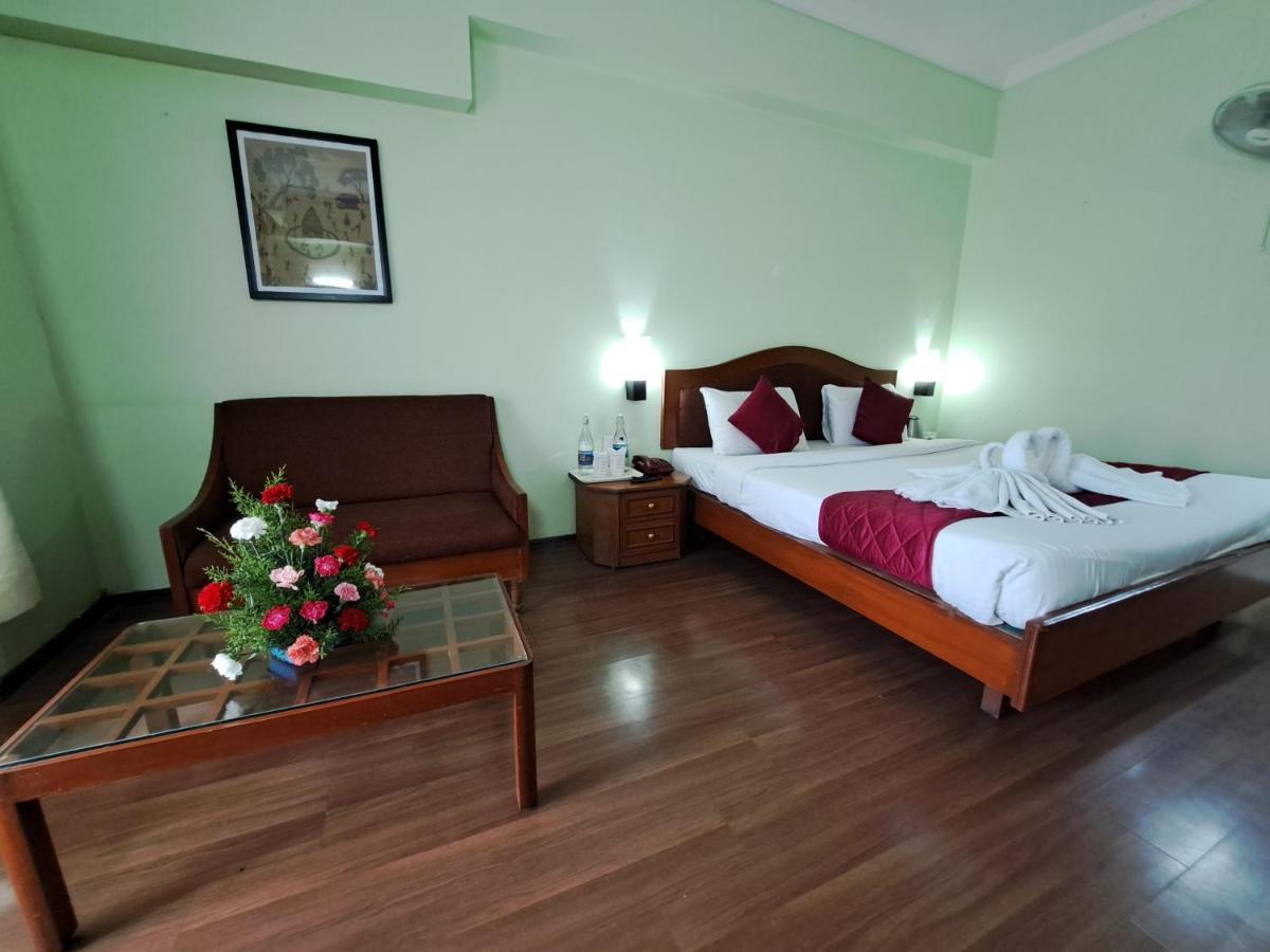 Hotel Preethi Classic Towers Udagamandalam Exterior photo